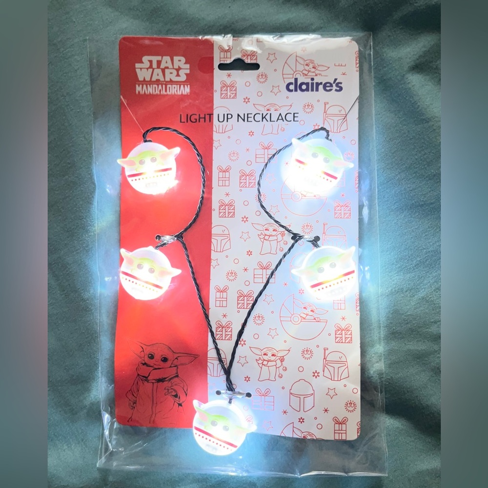 Claire's X Disney Star Wars The Mandalorian Baby Yoda Light Up Necklace New